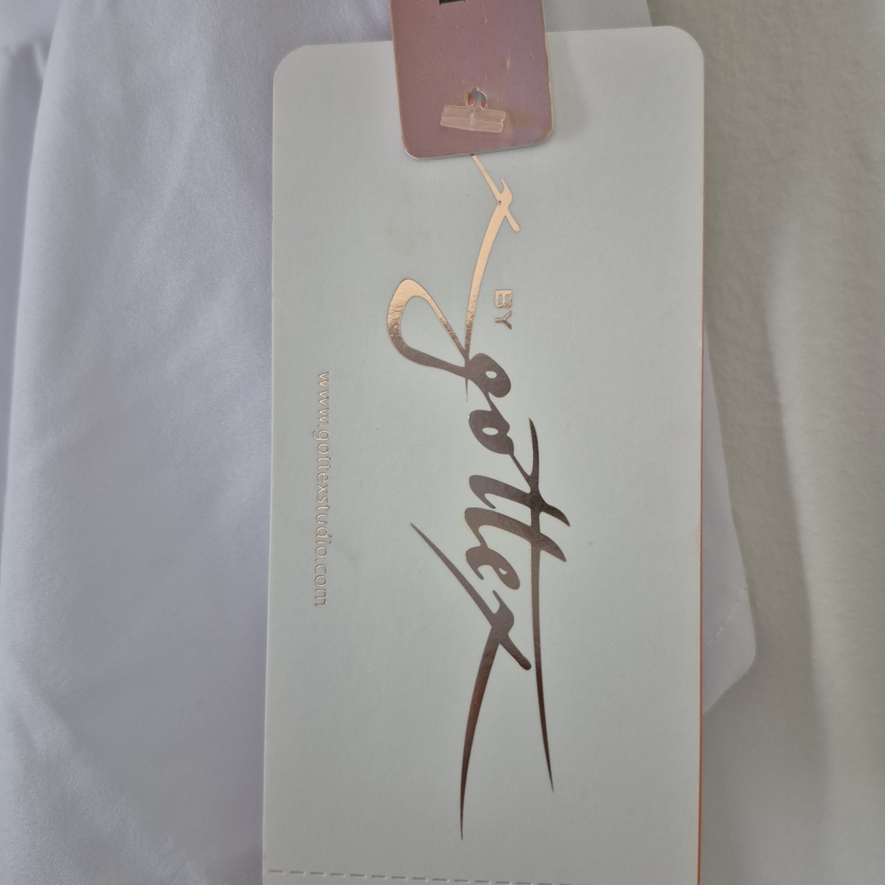 Gottex White Garment with Metallic Accents - Picture 2 of 10